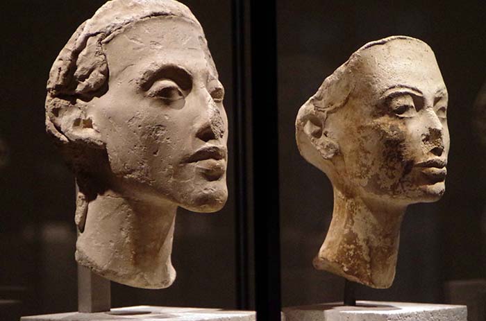 Sculptures of Akhenaten and Nefertiti
