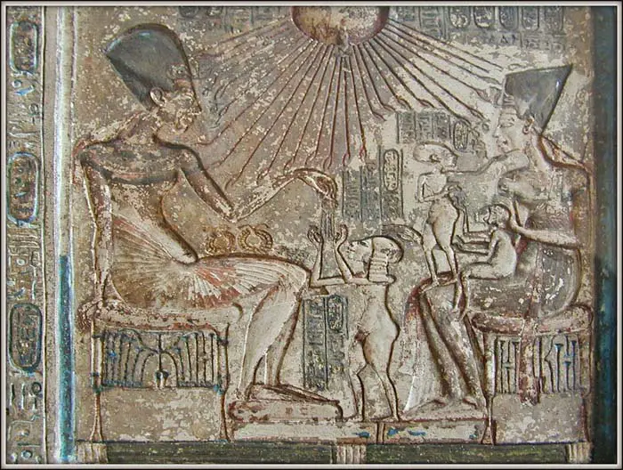 Depiction of Akhenaton and his family