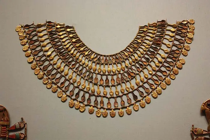 Ancient egyptian hot sale jewelry meaning