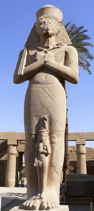 Statue of Ramses II with Nefertari